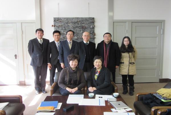 我院教师与活水女子学院相关领导合影.jpg